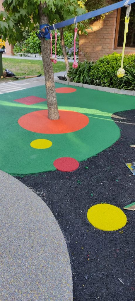 Pavimento Caucho Continuo Precio 4 #1 Rubber and Grass en venta Caucho in situ, Pavimento de Caucho, pavimento in situ, pasto sintético, piso de caucho in situ, pavimento caucho in situ Chile 2023 Para Jardínes, Canchas y Parques Infantiles