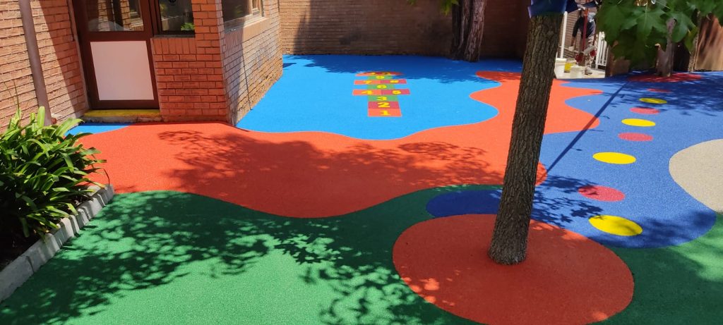 Pavimento Caucho Continuo Precio 3 #1 Rubber and Grass en venta Caucho in situ, Pavimento de Caucho, pavimento in situ, pasto sintético, piso de caucho in situ, pavimento caucho in situ Chile 2023 Para Jardínes, Canchas y Parques Infantiles