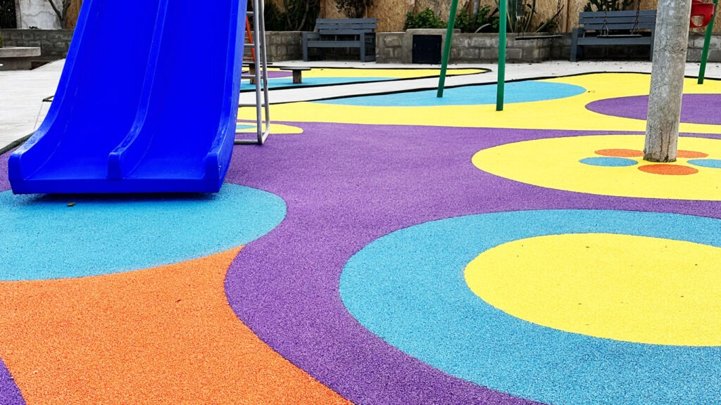 Pavimentos de Caucho Reciclado: Sostenibilidad y Durabilidad en Chile 2 #1 Rubber and Grass en venta Caucho in situ, Pavimento de Caucho, pavimento in situ, pasto sintético, piso de caucho in situ, pavimento caucho in situ Chile Cancha deportiva, pavimentos de caucho reciclado, Precio Pavimento de Caucho