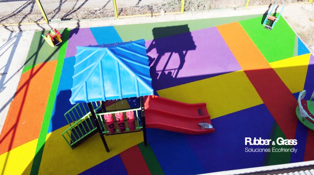 Pavimento de Caucho Continuo para Parques Infantiles Precio 7 #1 Rubber and Grass en venta Caucho in situ, Pavimento de Caucho, pavimento in situ, pasto sintético parque infantil, Pavimento Caucho Continuo para Jardines Infantiles