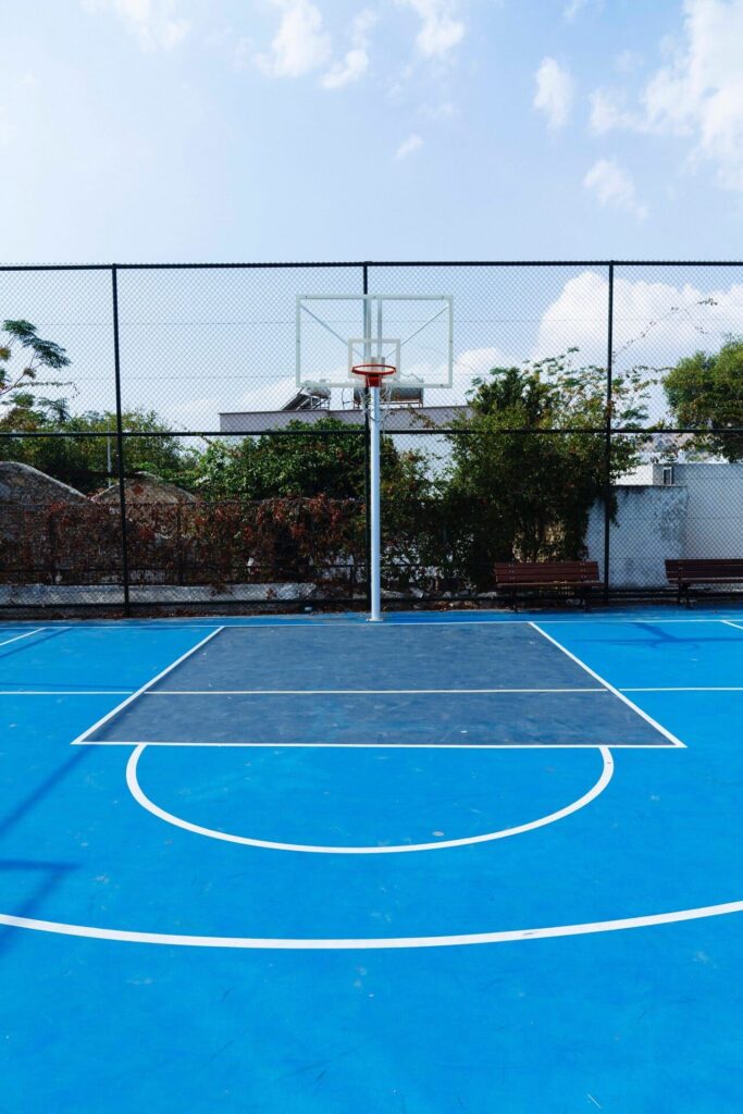 Multicanchas para Escuelas en Chile Multicarpetas #1 Rubber and Grass en venta Caucho in situ, Pavimento de Caucho, pavimento in situ, pasto sintético, piso de caucho in situ Pavimento deportivo Rubber Soft Canchas Multideportivas