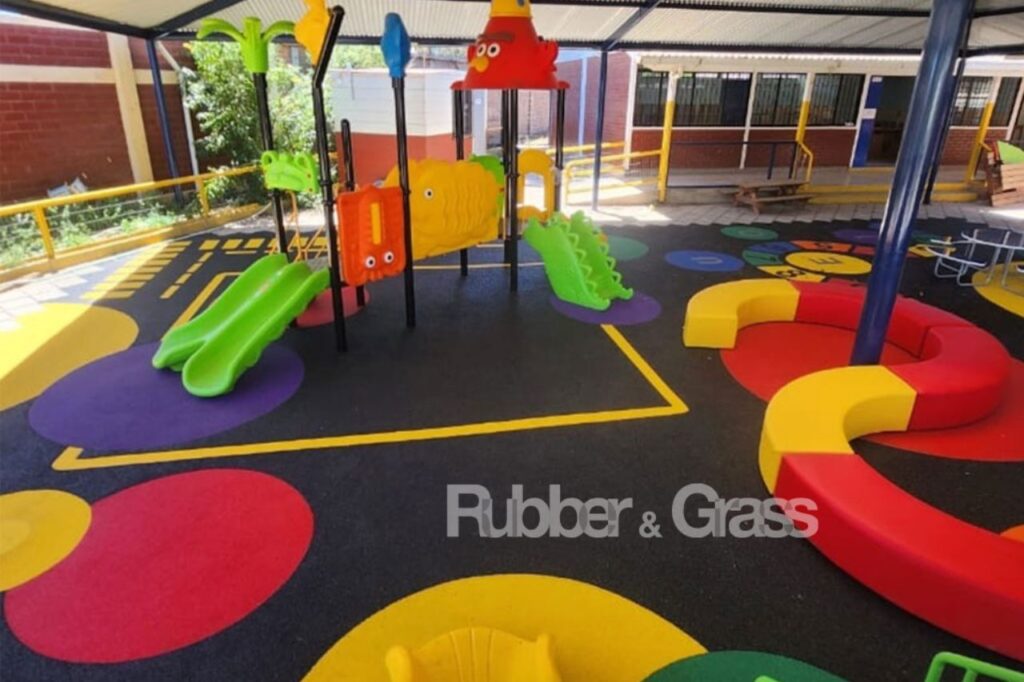 Cotiza tu Pavimento de Caucho, cotizar pavimento de caucho en Chile Rubber and Grass, caucho reciclado para parque infantil Santiago, instalación de pavimento caucho en colegio Concepción, diseño de colores en piso de caucho municipal, caucho in situ en patio residencial Viña del Mar, Rubber and Grass cotización caucho Chile, pavimento de caucho seguro para niños, caucho EPDM con norma NCh3702 Chile