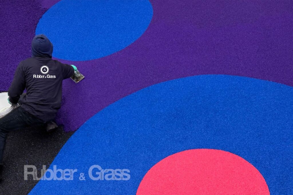 Cotizar Pavimento Seguro de Caucho, cotizar pavimento caucho gimnasio exterior Rubber and Grass Chile, circuito de calistenia con caucho SBR Santiago, pavimento fitness urbano en parque Concepción, caucho antideslizante para entrenamiento al aire libre, Rubber and Grass caucho para gimnasios municipales, entrenamiento en superficie amortiguadora Chile, pavimento de caucho resistente a abrasión, instalación de caucho in situ en zona de calistenia, cotizar pavimento caucho gimnasio exterior Chile, caucho para circuitos calistenia, pavimento fitness urbano Rubber and Grass, caucho in situ para gimnasios al aire libre, Rubber and Grass caucho fitness