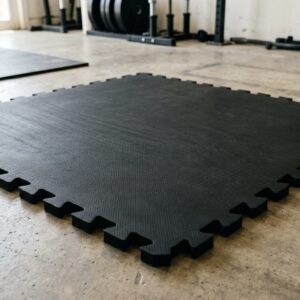 Palmeta de caucho troquelada de 1x1 m y 10 mm de espesor con acabado de alta precisión para gimnasios - Rubber & Grass Chile