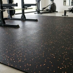 Tapete de caucho negro de alta densidad para gimnasios y centros kinésicos - Rubber & Grass Chile.