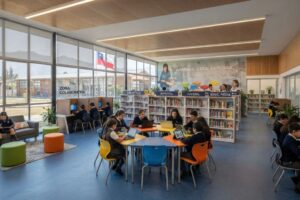 Remodelación de salas de profesores colegios Chile con Rubber And Grass